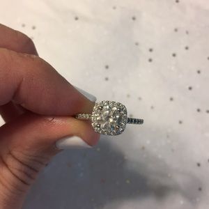 Fashion Round Diamond Halo Wedding Ring